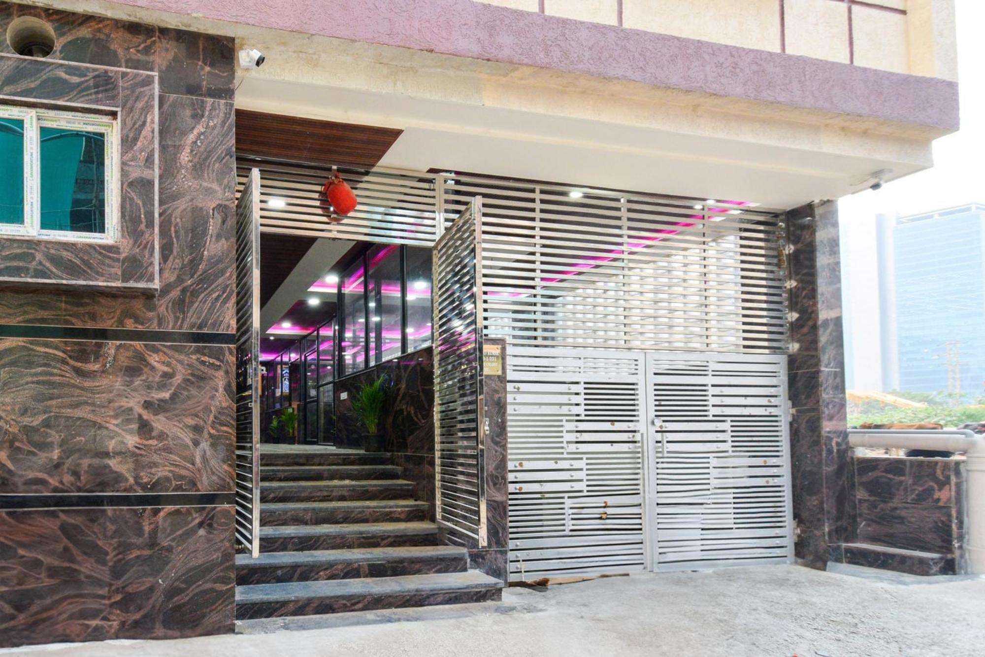 Super Townhouse Kokapet Formerly Aarian Tej Nilayam Gundipet Exterior foto