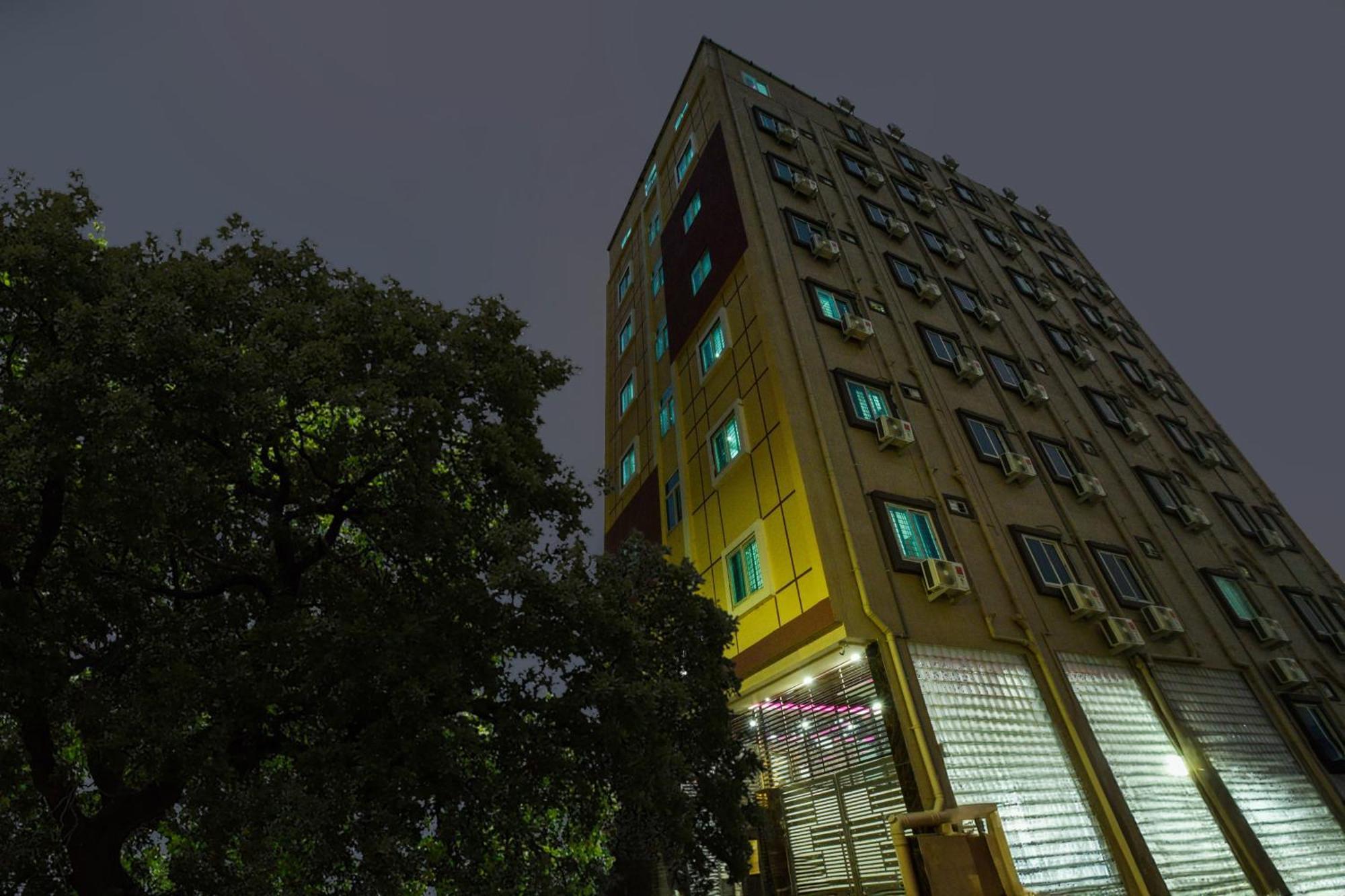 Super Townhouse Kokapet Formerly Aarian Tej Nilayam Gundipet Exterior foto