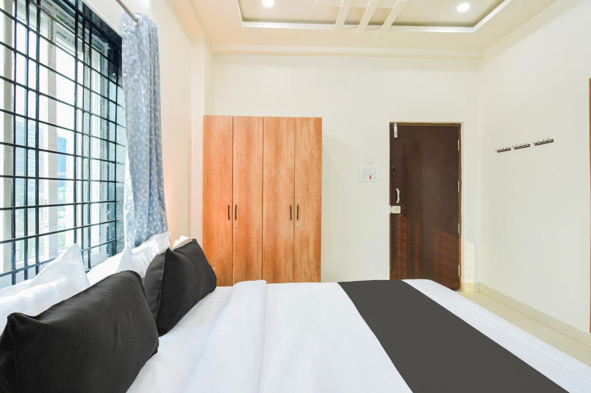 Super Townhouse Kokapet Formerly Aarian Tej Nilayam Gundipet Exterior foto