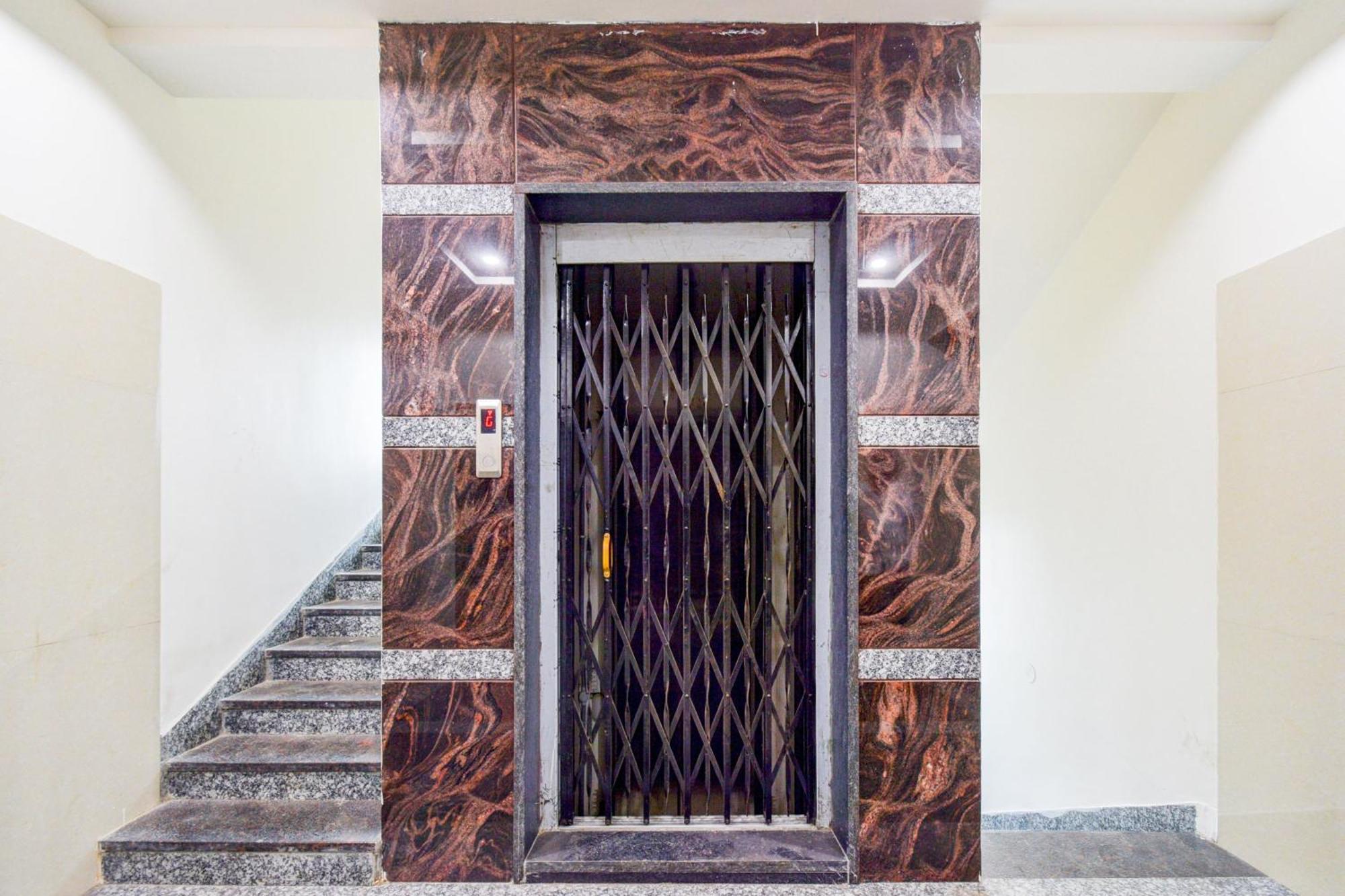 Super Townhouse Kokapet Formerly Aarian Tej Nilayam Gundipet Exterior foto