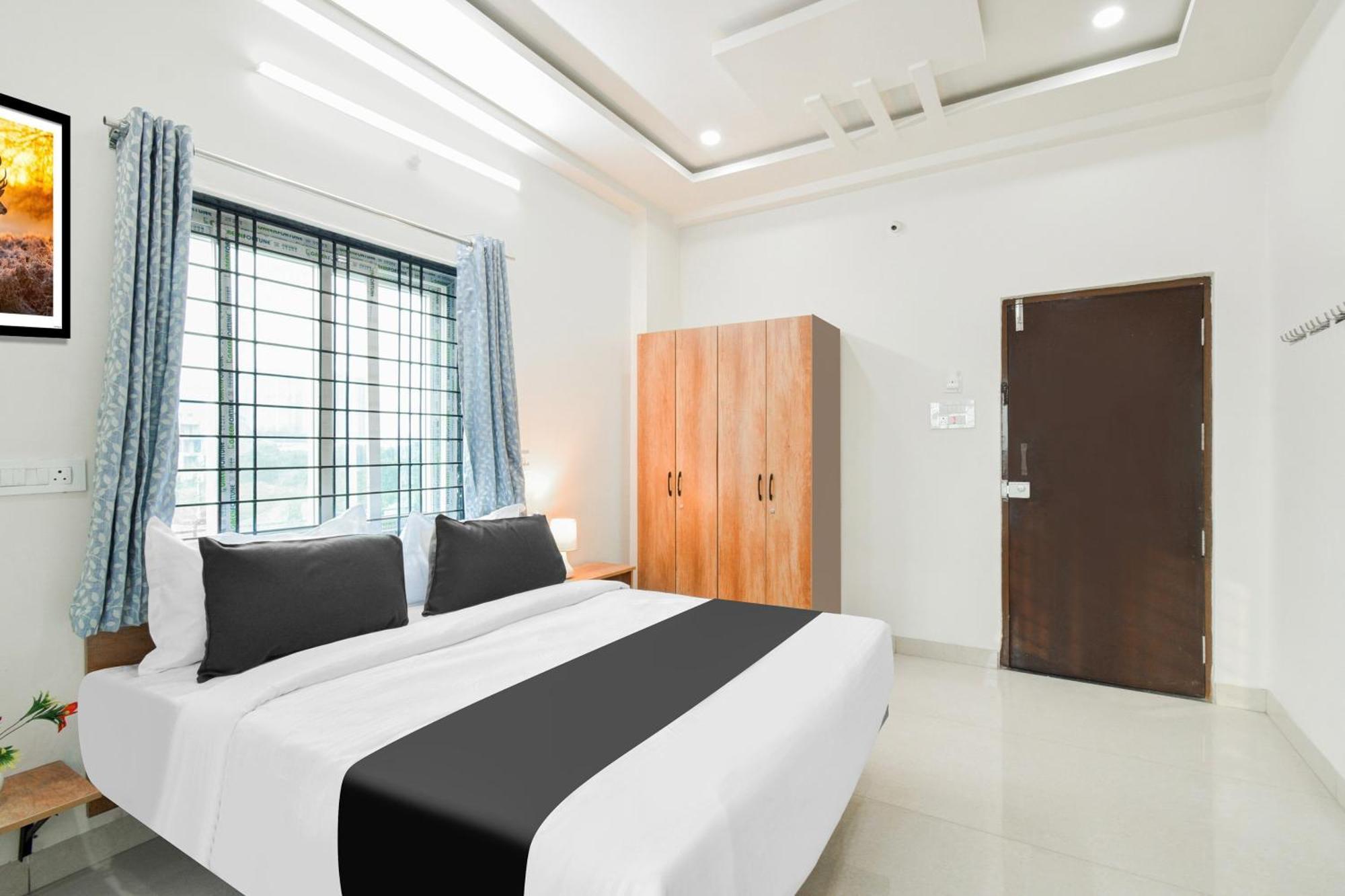 Super Townhouse Kokapet Formerly Aarian Tej Nilayam Gundipet Exterior foto
