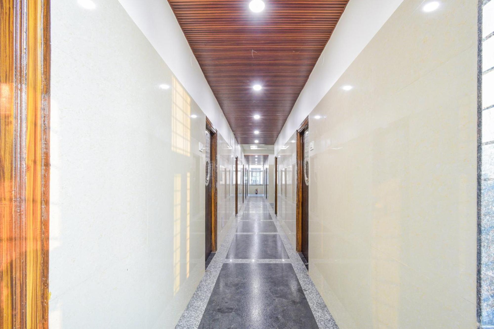 Super Townhouse Kokapet Formerly Aarian Tej Nilayam Gundipet Exterior foto